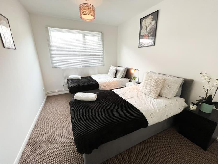 3 Bedroom House With Free Parking Chatham (Kent) Exterior foto