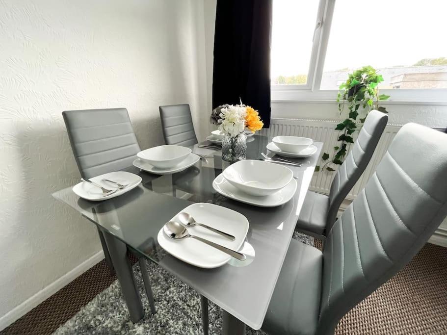 3 Bedroom House With Free Parking Chatham (Kent) Exterior foto