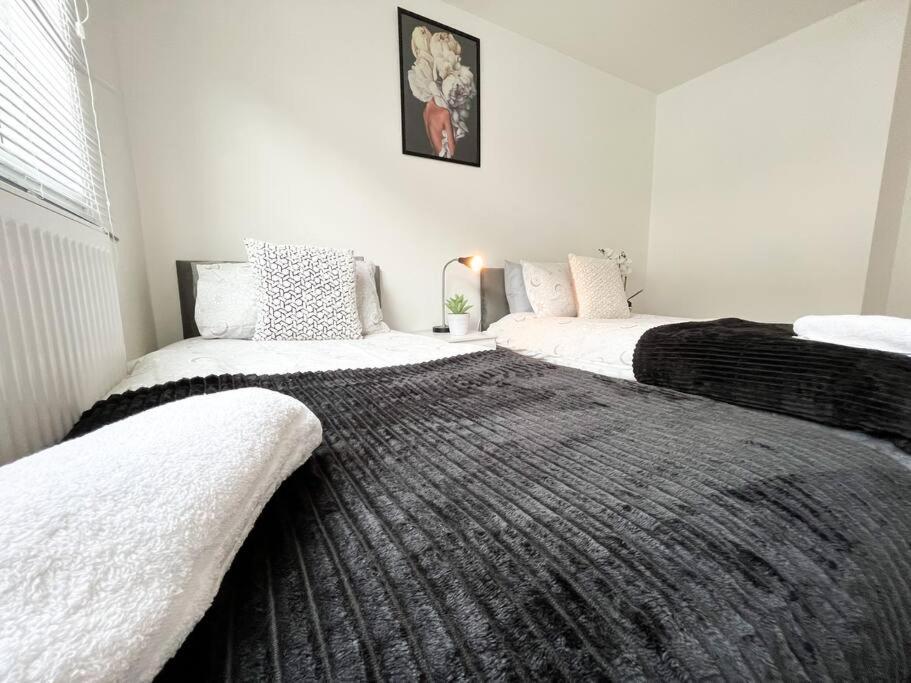 3 Bedroom House With Free Parking Chatham (Kent) Exterior foto