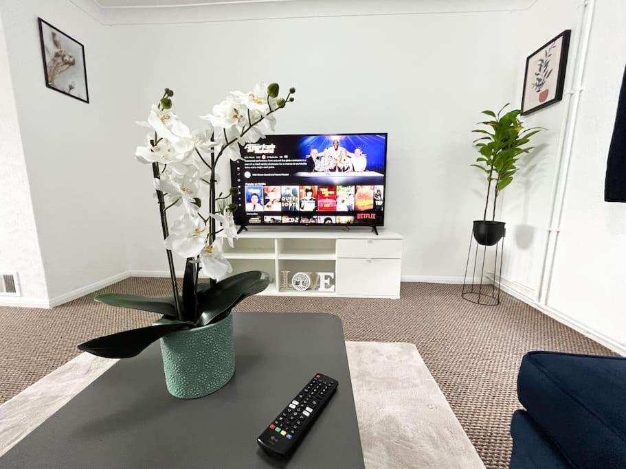 3 Bedroom House With Free Parking Chatham (Kent) Exterior foto